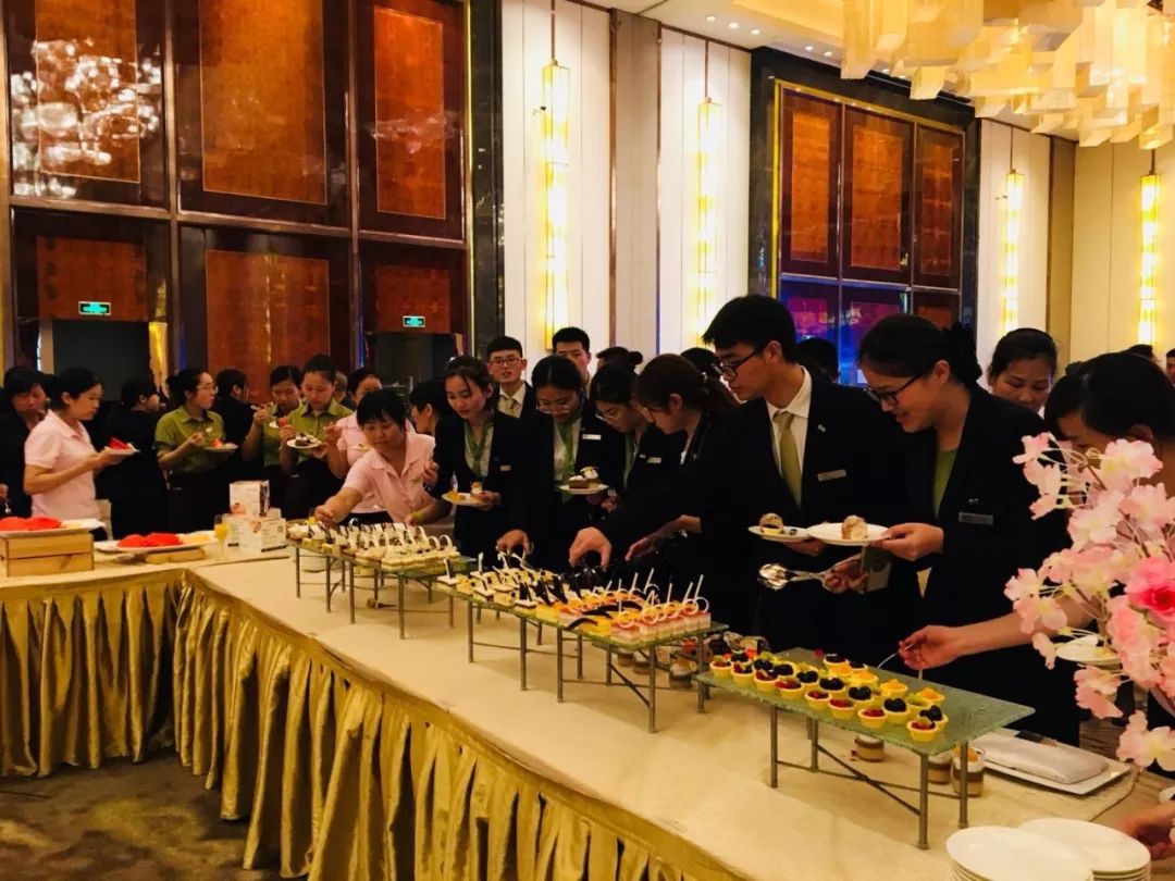 关于多国籍选手携手同行，奋勇向前共享乐趣的信息