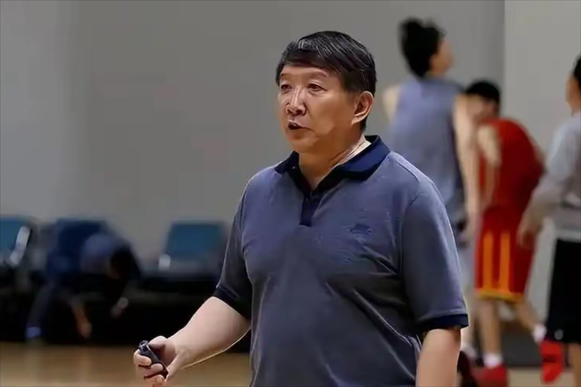 包含艰苦比赛背后，教练阵容调整引发热议的词条