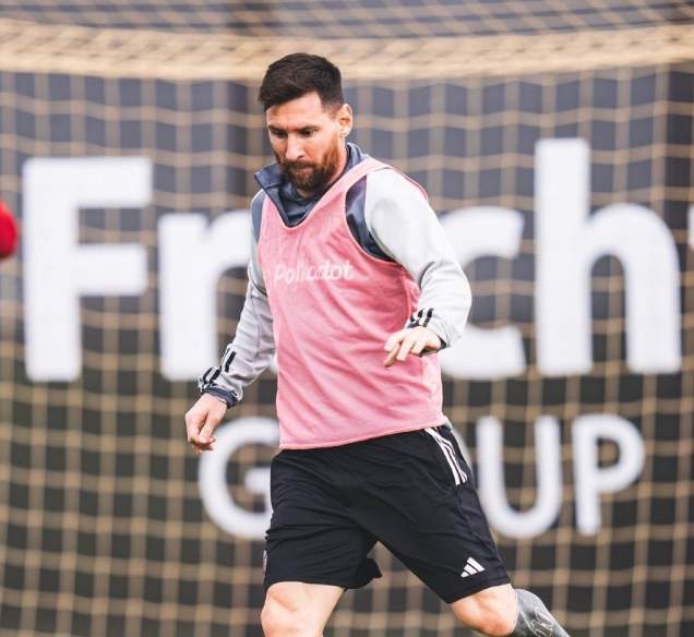 曼城险胜英格兰，梅西刷新纪录