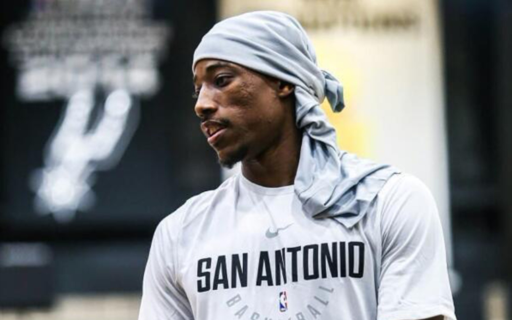 深圳队力克国王,德罗赞高光表现 深圳队力克国王,德罗赞高光表现