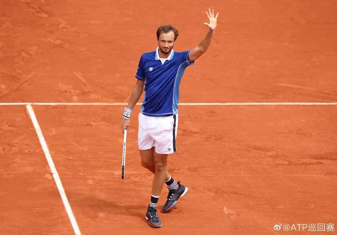 法网鏖战拉沃尔杯，西西帕斯状态火热